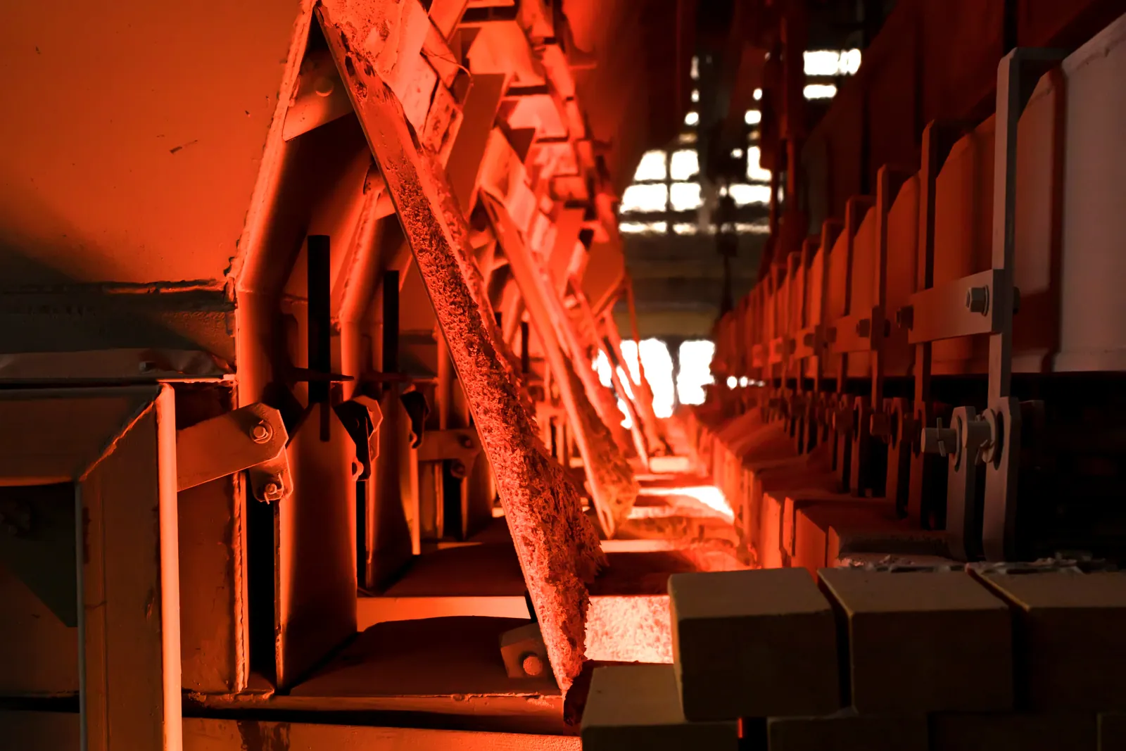 Glowing furnace area in a glass manufacturing plant
